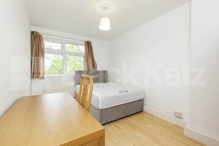 			4 Bedroom, 1 bath, 1 reception Apartment			 Hilldrop Road, Tufnell Park 